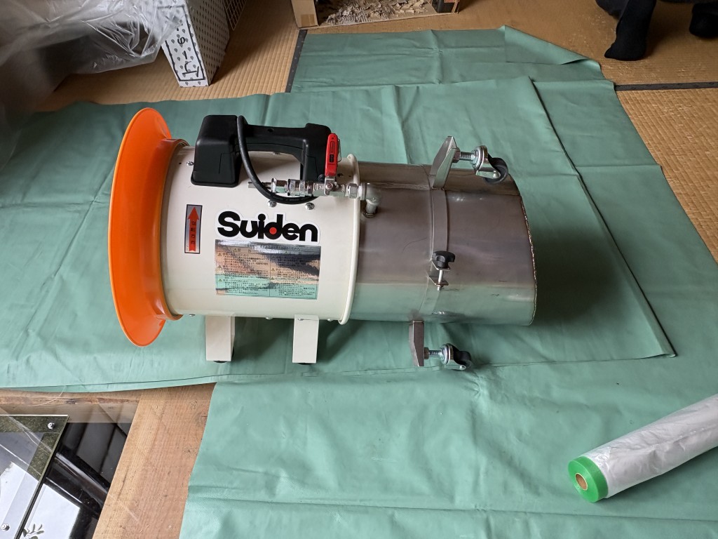 発泡機のアップ（ダスキン ターミニックス 発泡施工）