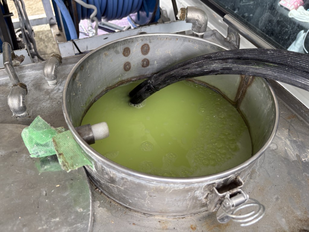 薬剤調合後のタンク内の様子